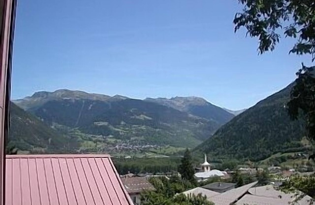 Modern Chalet with Full Mountain Views from South Facing Balcony