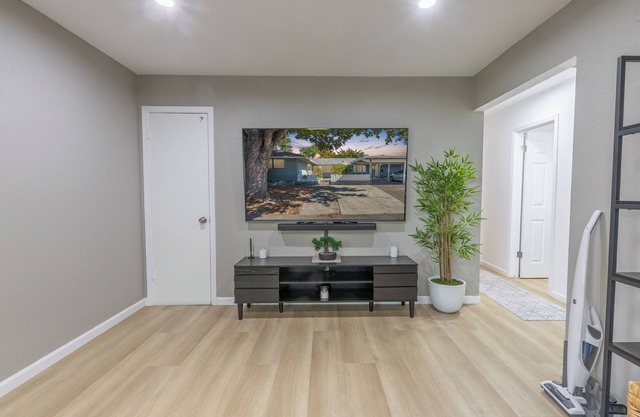 MODERN CHIC/2bed1bath Hideaway/NEW Remodel