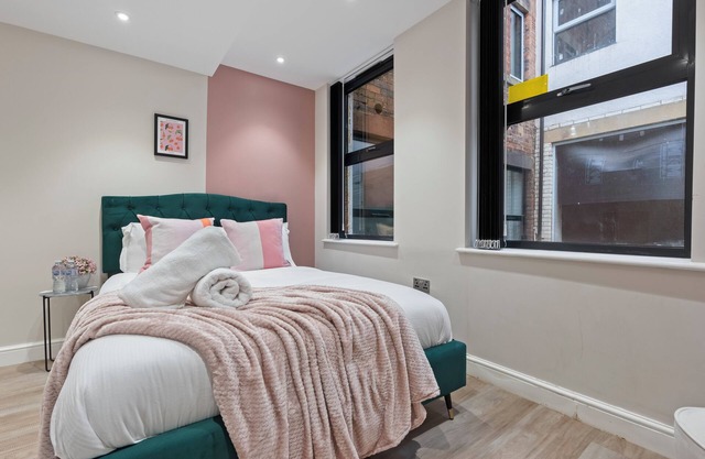 Modern Comfort in Central Leeds!