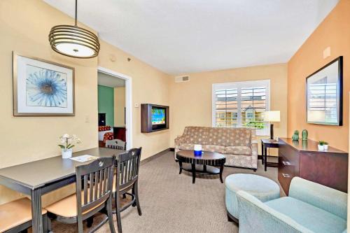 Modern Condo close to Disney with Arcade and BBQ Grill