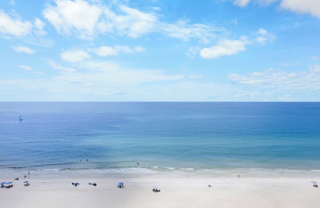 Modern condo w/panoramic views of the crescent beach