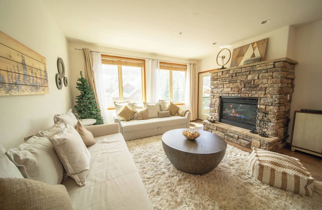 Modern Condo with a Short Walk to the Village!