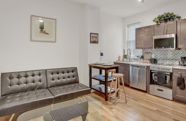 Modern Contemporary-Style 2BR Apt. by A.C.T.