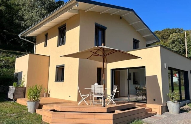 Modern country house with breathtaking mountain views