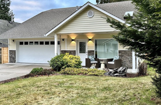 Modern, cozy home in private beach community Admirals Cove