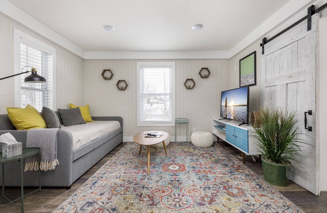Modern Duplex | Downtown | AC | Walkable |