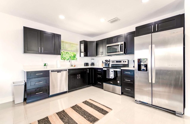 Modern Duplex w Free Parking Near Wynwood Hotspots