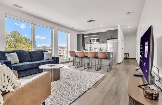 Modern & Elegant 2BR | Cleveland Clinic