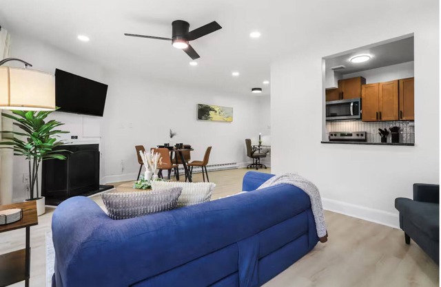 Modern & Elegant Retreat Cozy Capitol Hill Getaway