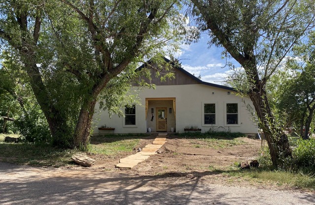 Modern farmhouse at the heart or downtown palmer lake