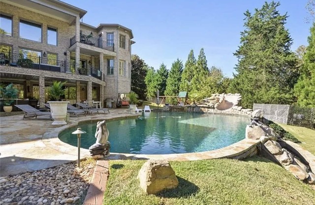 Modern Gated Estate with Pool, Spa, Home Theatre and Basketball Court