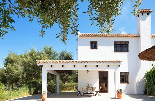 Modern Holiday Home "La Quinta de Maria Luisa 1" in Idyllic Location