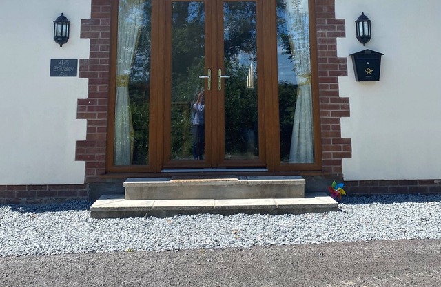 Modern Holiday House with a View over the Taw valley & a Shared Pool. Free WiFi