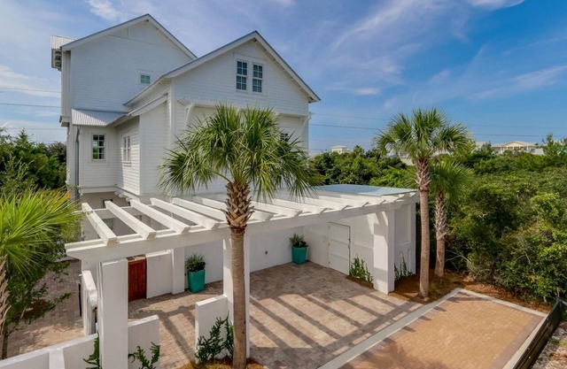Modern Home w/Gulf Views, Private Beach, Community Pool, & 4 Bikes