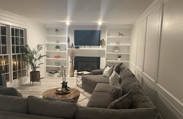 Modern house w/Game Room — 10 minutes from major attractions