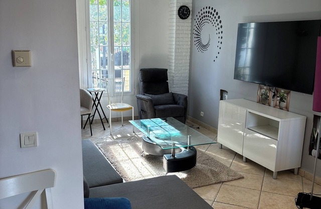 Modern house with garden telecommuting space