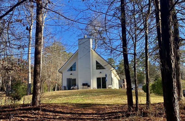 Modern Lake House w/private Dock — Near Dahlonega and Wineries!