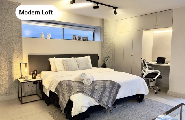 Modern Loft in Poblado + A/C + WiFi 300 Mb + King Size Bed