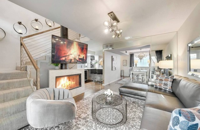 Modern loft with king suite, resort pool, and historic charm in Swiss Avenue.