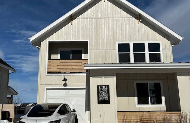 Modern Lux Cottage, Mtn Views, Close to Downtown