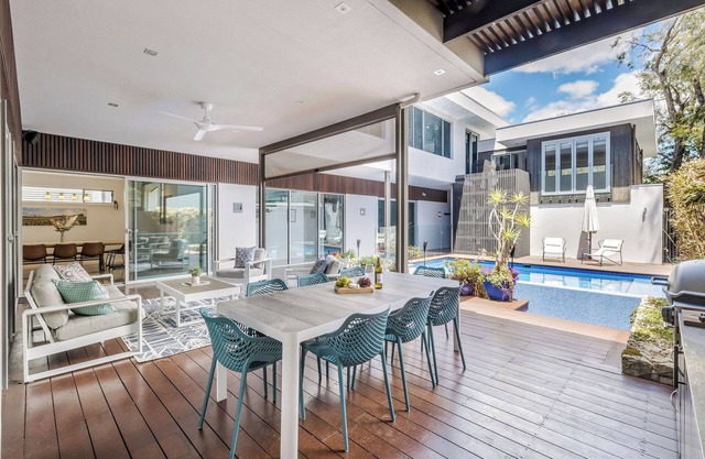 MODERN & LUXURIOUS RETREAT BOASTING OUTDOOR ENTERTAINING & GLISTENING POOL