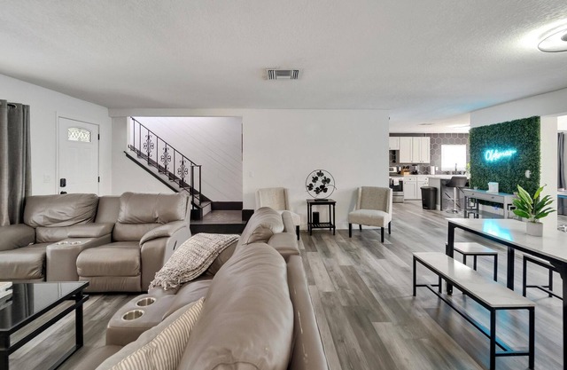 Modern Luxury / Spacious / Family Friendly