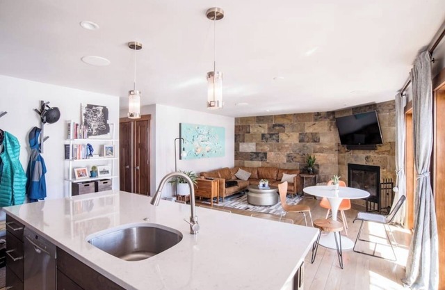 Modern Luxury - 4 Mins To Lifts - Jacuzzi - Sauna