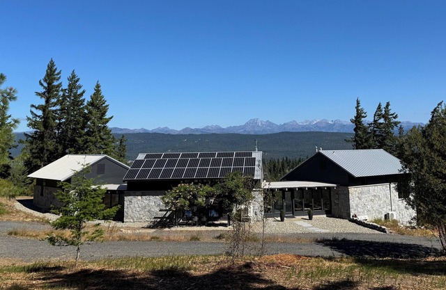 Modern Mountain Lodge · 3BR Design Retreat above Cle Elum
