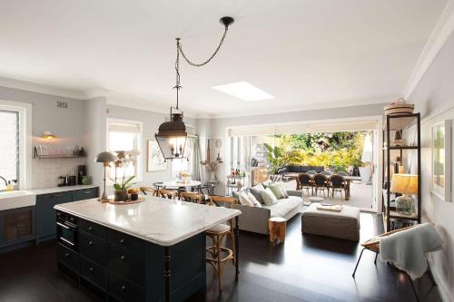 Modern Muse, Bellevue Hill