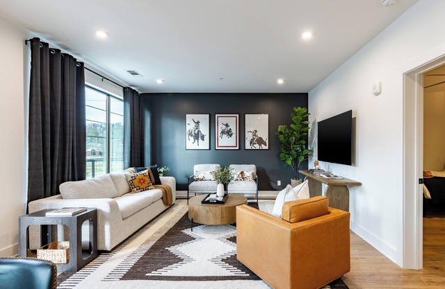 Modern New Build Minutes from Midtown, Dining & Live Music | The Heights