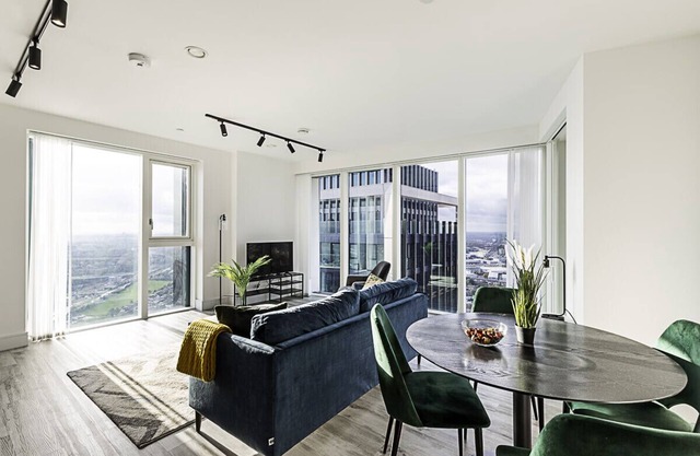 Modern North Acton Flat with City View