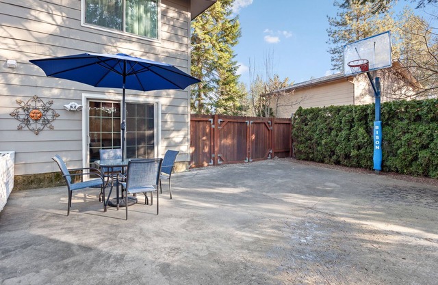Modern North Idaho Apartment | Great Location | 10 Min to Downtown