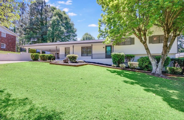 Modern Oasis 4-bedroom house in Jonesboro with WiFi, AC