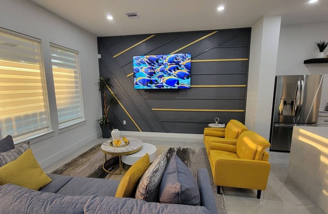 Modern Oasis - Charming 3-bedroom 3.5 bath near downtown