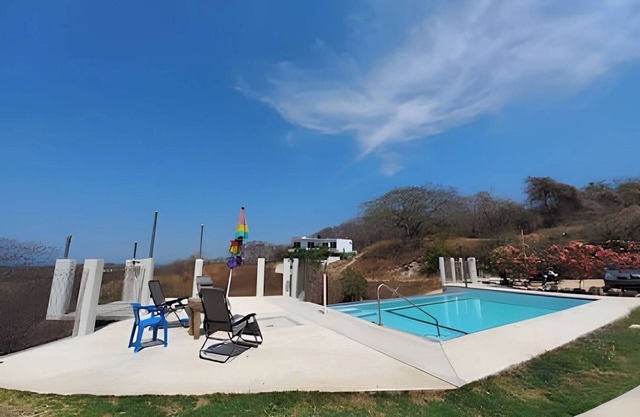 Modern Oasis House With Pool 2