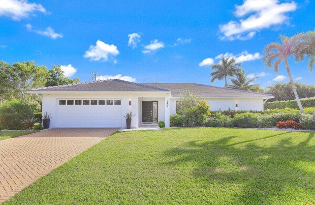 Modern Oasis: Private Beach Access. Minutes from Downtown & Optional Golf Cart