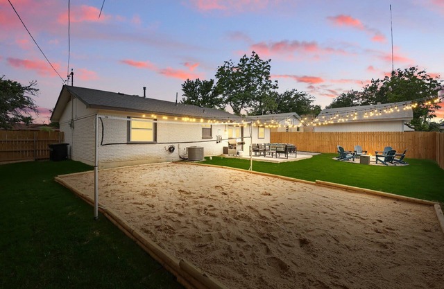 Modern Open-Concept | 4-BD/3-BA with Backyard