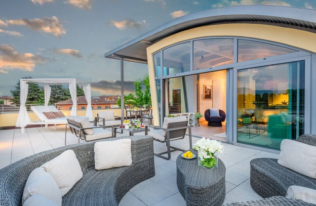 Modern Panoramic Loft with Terrace, Elevator, Parking