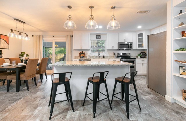 Modern Pool Home Near UF, Downtown, & Devil's Millhopper Geological State Park