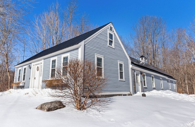 Modern Post & Beam Farmhouse near Lake Winnipesaukee and Castle in the Clouds