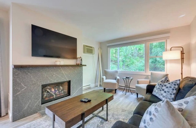 Modern pristine space in perfect Stowe location