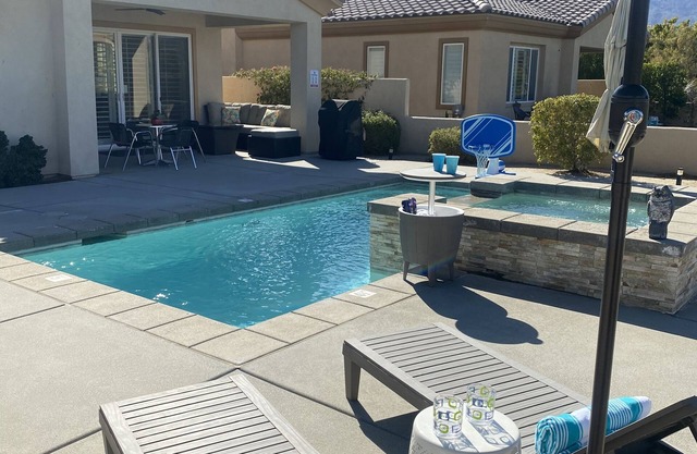 Modern Private Pool Villa in Golf Course Community w/Country Club