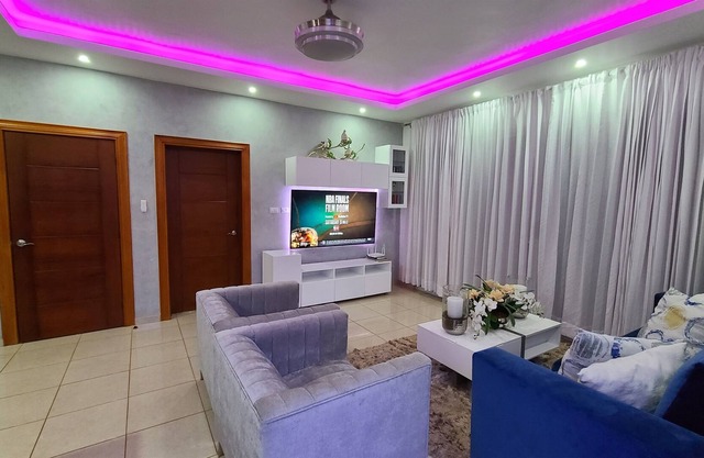 Modern & private villa minutes from the beach