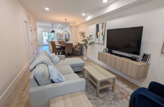 Modern Retreat in DC-Walk to Metro & Union Market