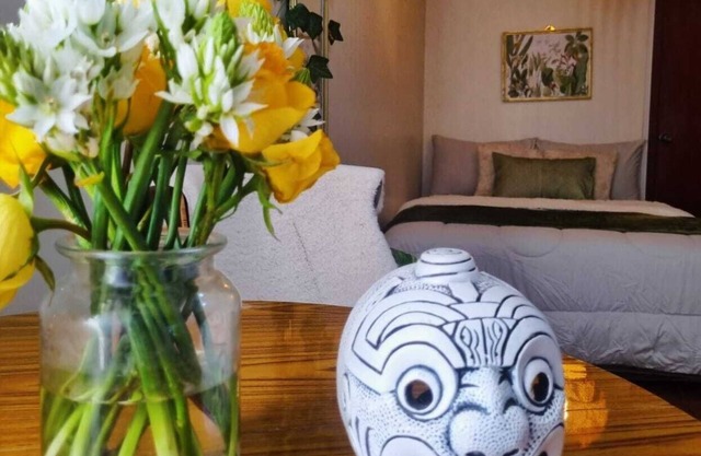 Modern Room with Private Bathroom 02 Minutes from the Square