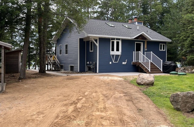 Modern Rustic Lake House- - ON SITE PONTOON RENTAL available!