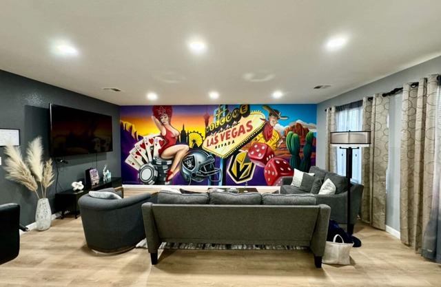 Modern & Spacious 3 Bed/2 Bath-Sleeps 8, Near Airport, Strip & Stadium