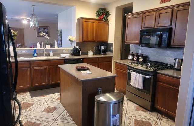 Modern & Spacious 4 bedroom, 2 Bathroom home