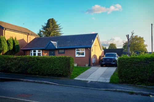 Modern, Spacious Home Near Manchester - Perfect for Families group