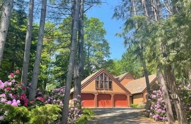 Modern, Spacious Ski and Lake Home Near Sunapee and Dartmouth